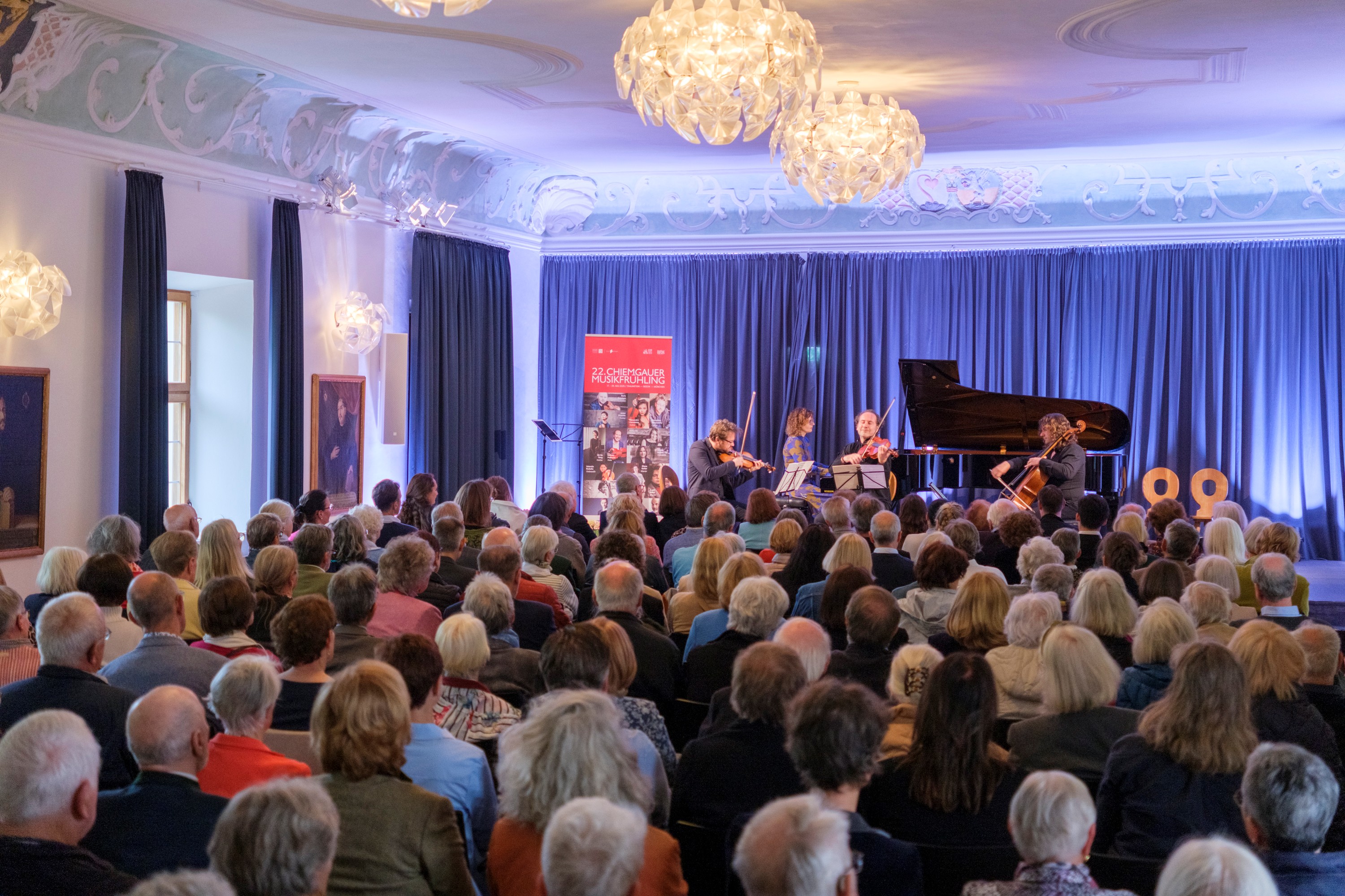 Konzert Chiemgauer Musikfrühling im Festsaal Kloster Seeon Die Musiker und Musikerinnen Alexander Sitkovetsky , Diana Ketler, Razvan Popovici, Justus Grimm beim CMF 2025 im Festsaal von Kloster Seeon.