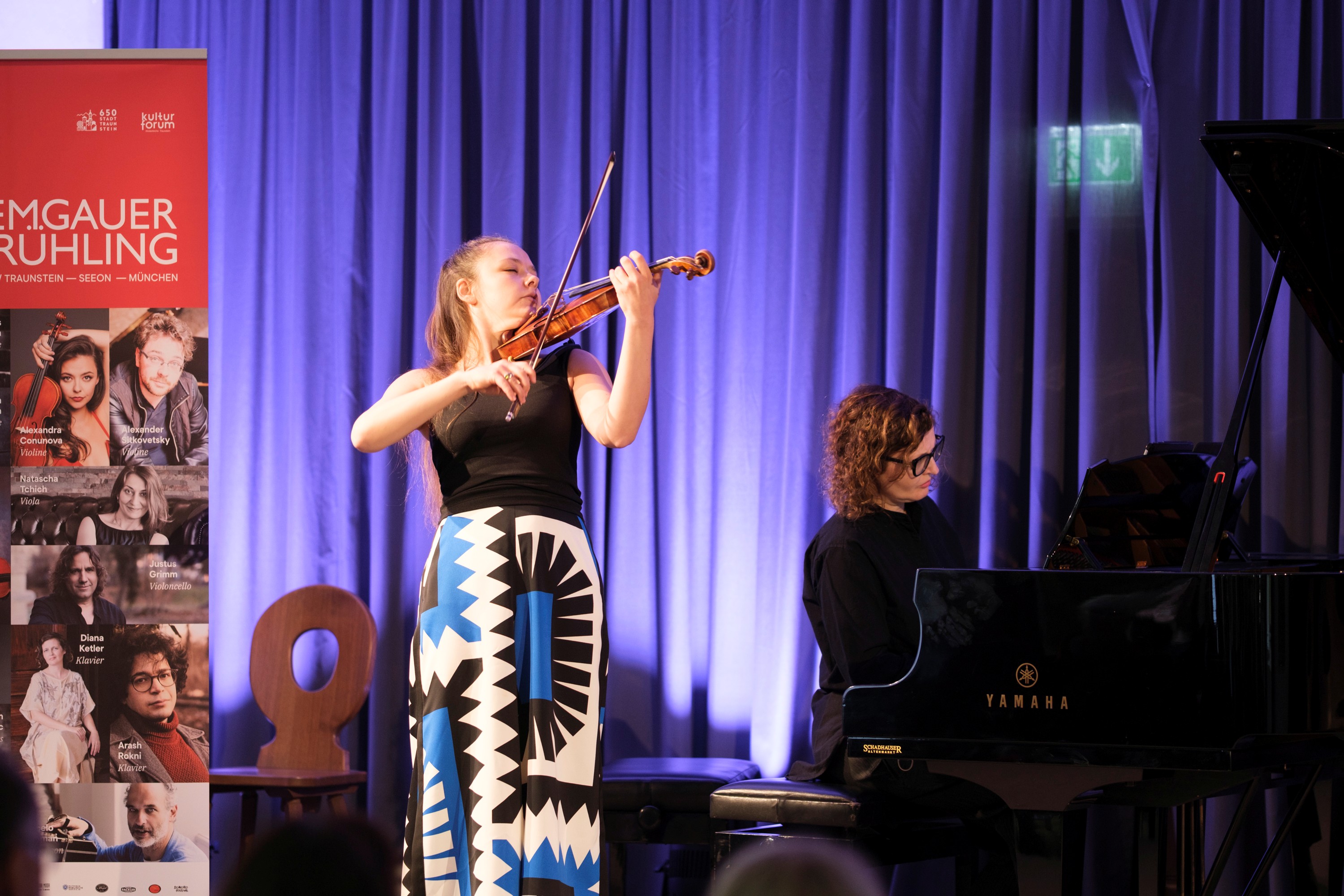 Konzert im Rahmen des Chiemgauer Musikfrühlings im Festsaal Kloster Seeon Alexandra Conunova, Diana Ketler beim Chiemgauer Musikfrühling 2025 im Festsaal von Kloster Seeon.